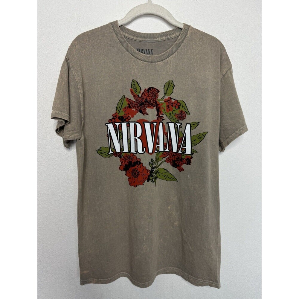 Nirvana Size M Gray In Bloom Floral Heart Graphic Print T-Shirt Mineral Wash